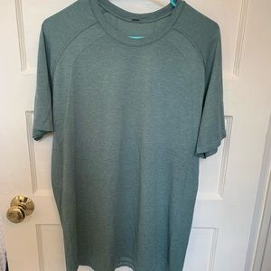 Metal vent tee shirt sleeve